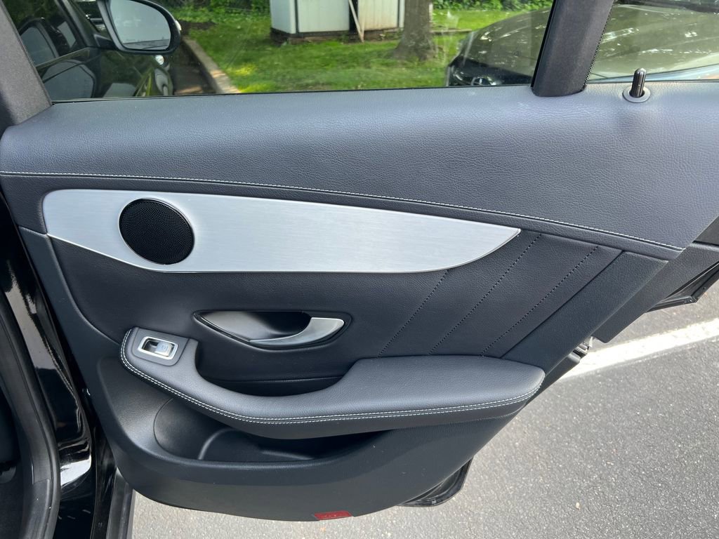 Used 2022 Mercedes-Benz GLC 300 4MATIC Coupe image 33