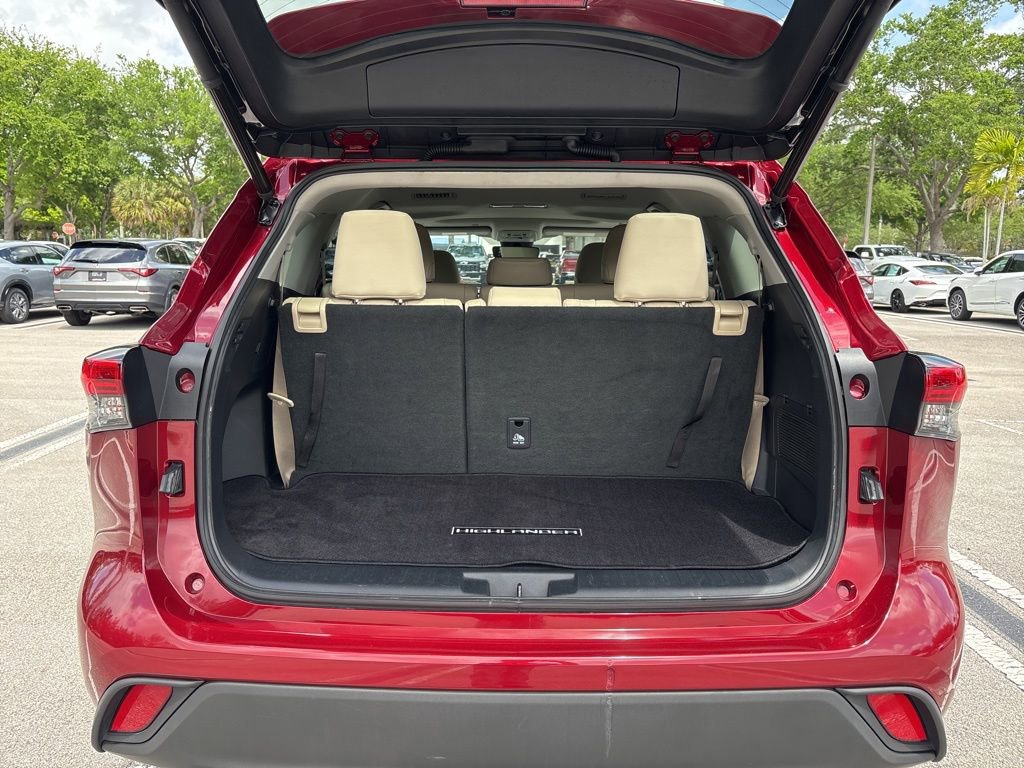 Used 2020 Toyota Highlander XLE FWD image 28
