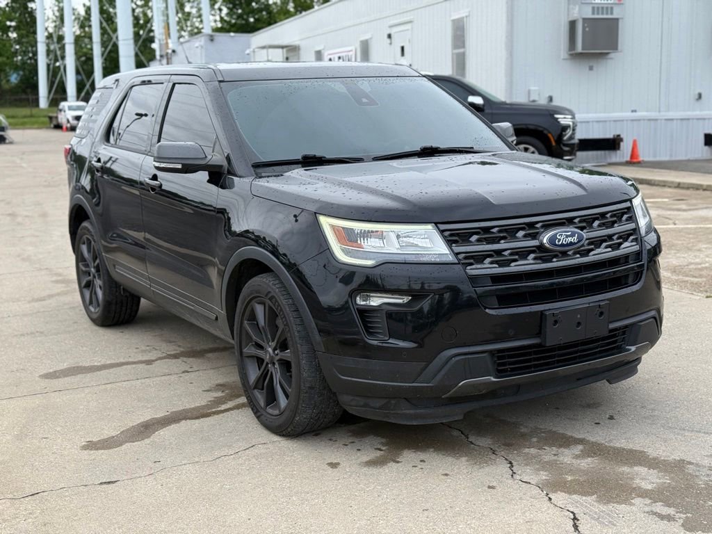 Used 2018 Ford Explorer XLT w/ Equipment Group 202A AWD/4WD image 4