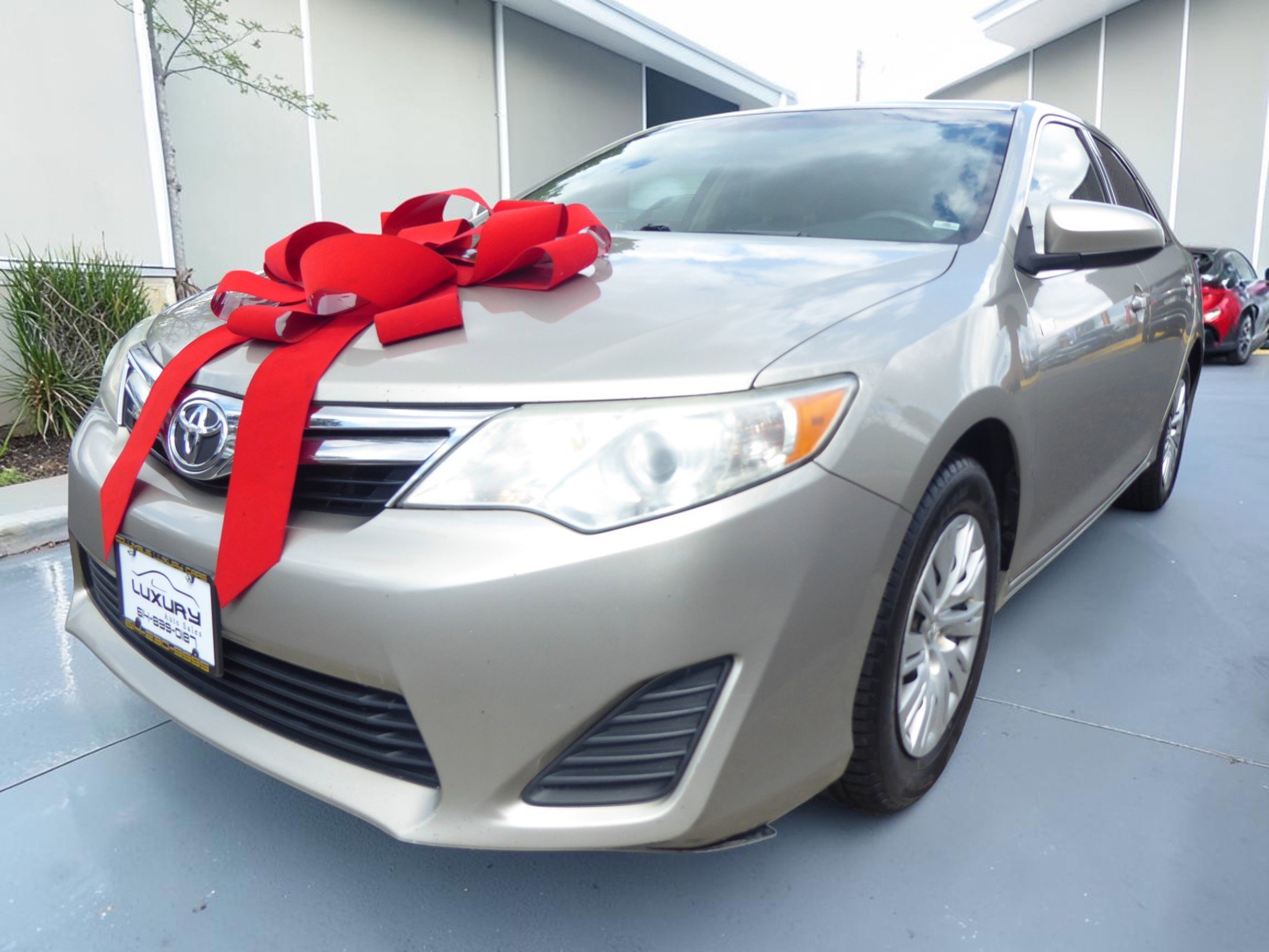 Used 2014 Toyota Camry LE image 5