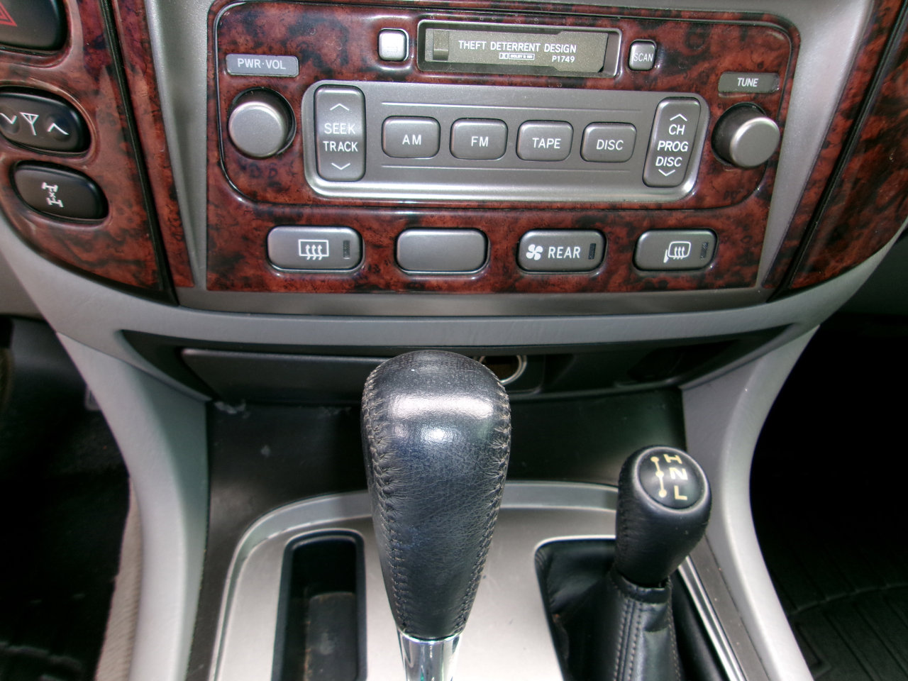 Used 2004 Toyota Land Cruiser image 22