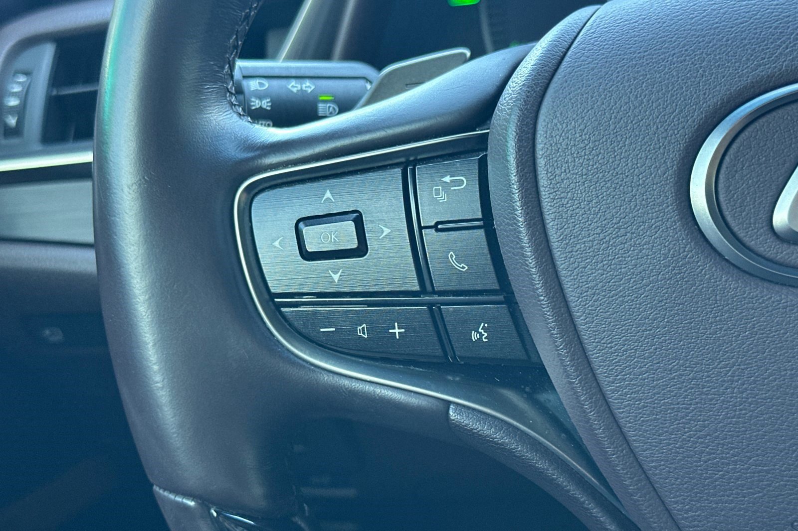 Certified 2021 Lexus ES 300h w/ Accessory Package image 30