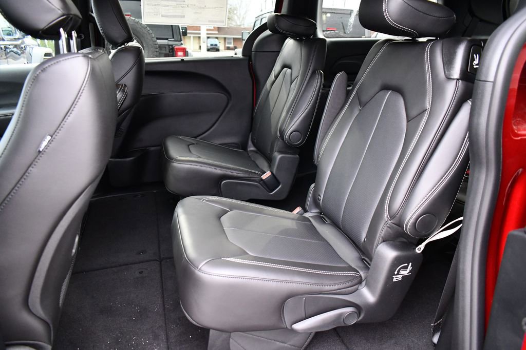 New 2026 Chrysler Pacifica Select image 9