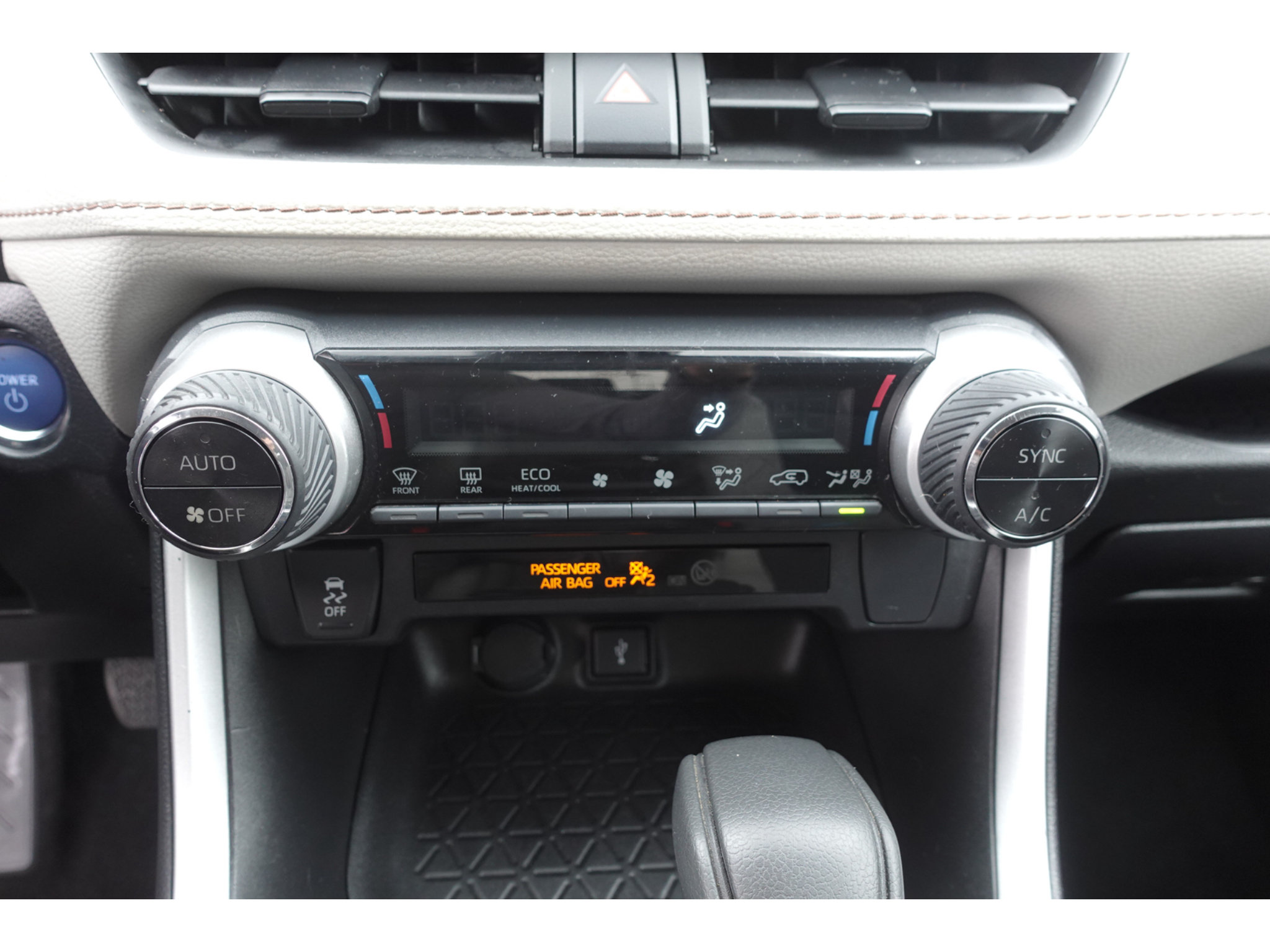 Used 2022 Toyota RAV4 XLE w/ Convenience Package AWD/4WD image 18