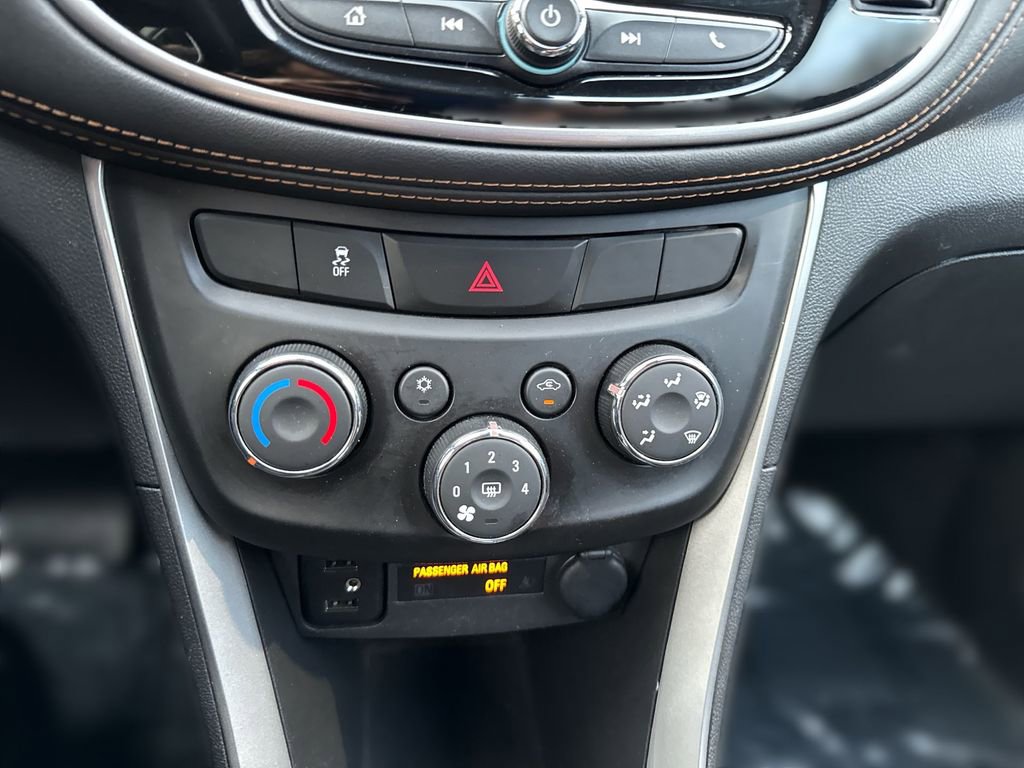 Used 2022 Chevrolet Trax LT w/ Driver Confidence Package image 16