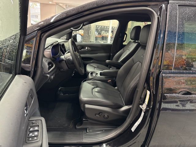 New 2026 Chrysler Pacifica Select w/ S Appearance Package image 22