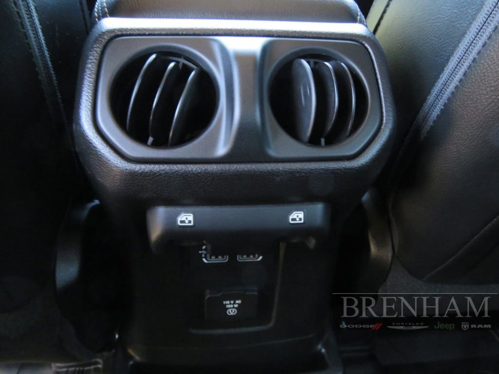 Used 2019 Jeep Wrangler Unlimited Sahara image 21