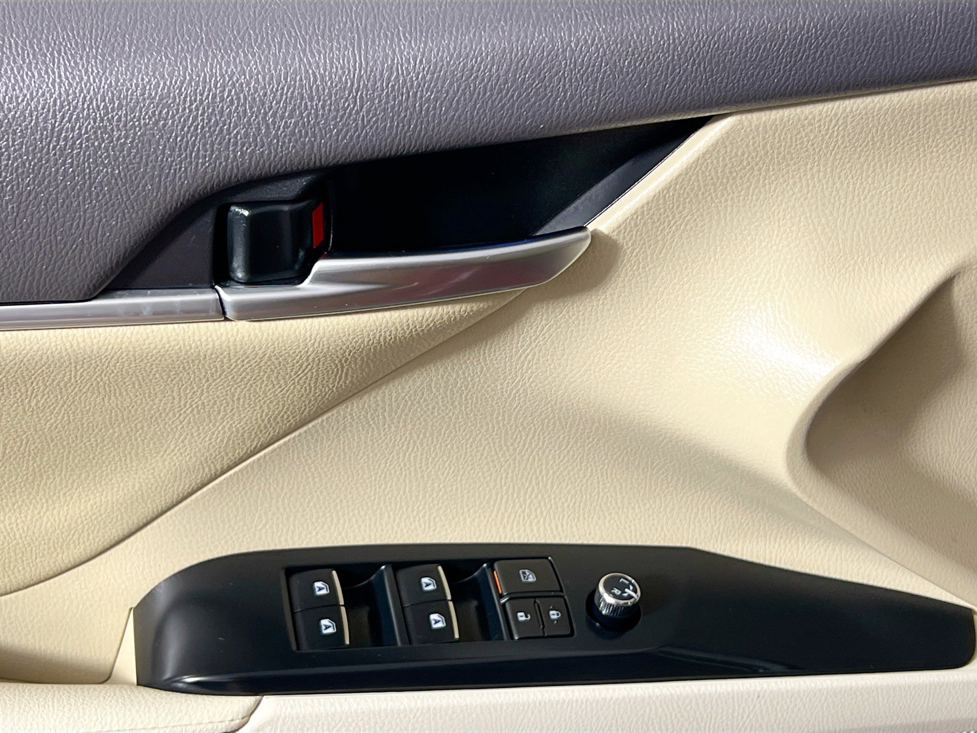 Used 2019 Toyota Camry XLE image 14