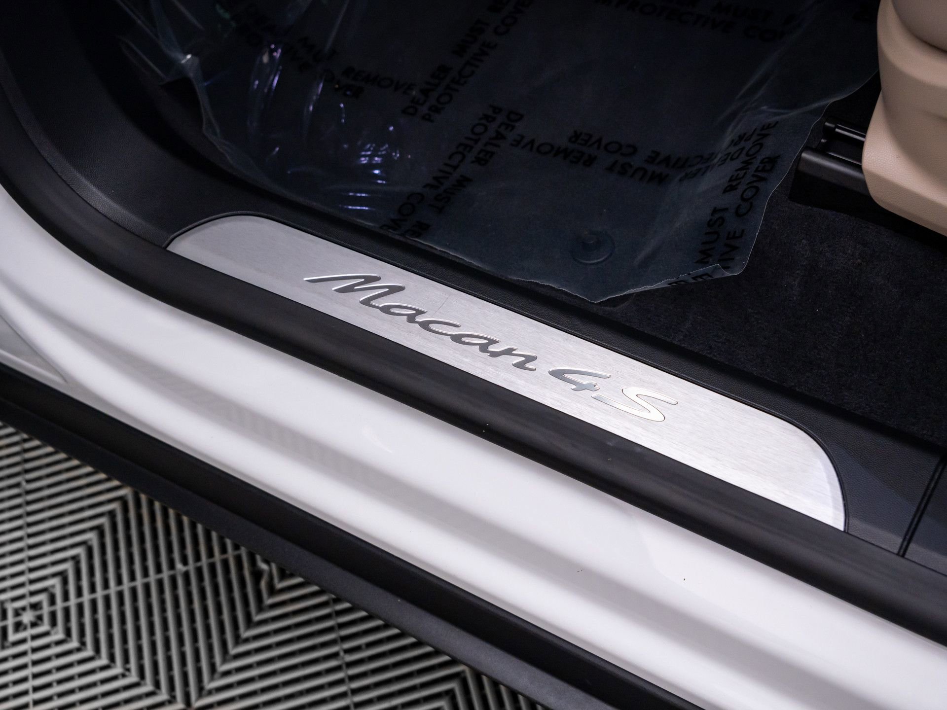 Certified 2025 Porsche Macan 4S Electric image 17