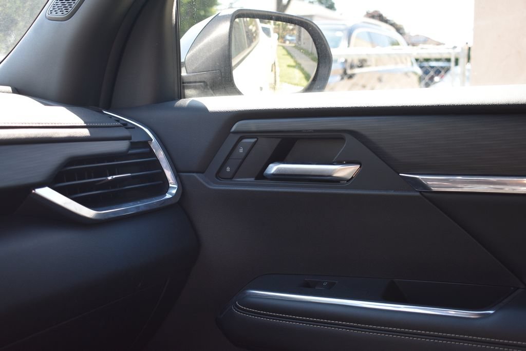 Used 2025 GMC Acadia Elevation AWD/4WD image 19