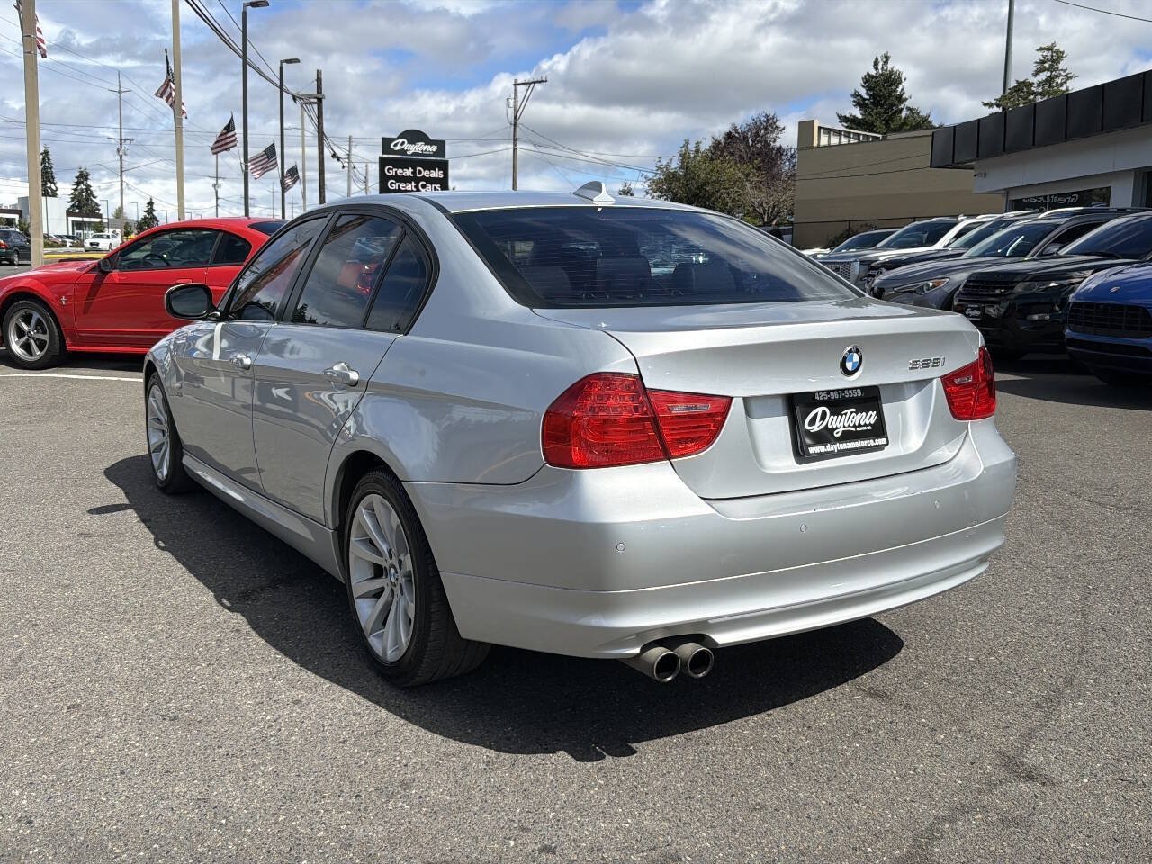 Used 2011 BMW 328i xDrive Sedan AWD/4WD image 5