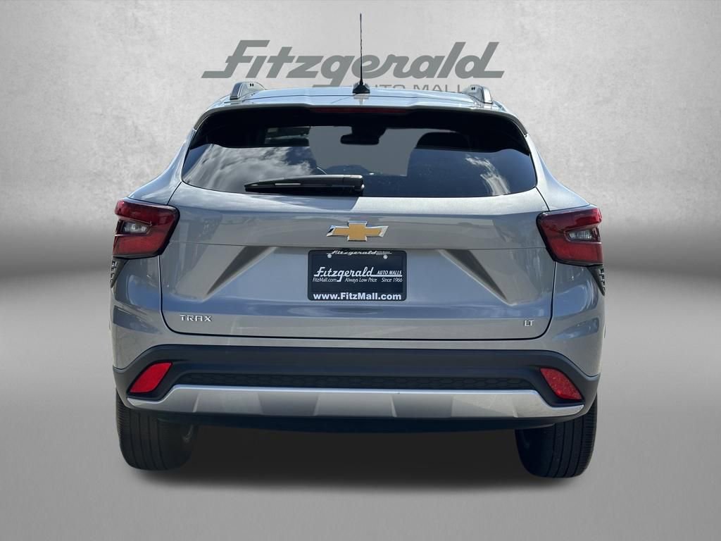 Used 2025 Chevrolet Trax LT FWD image 6