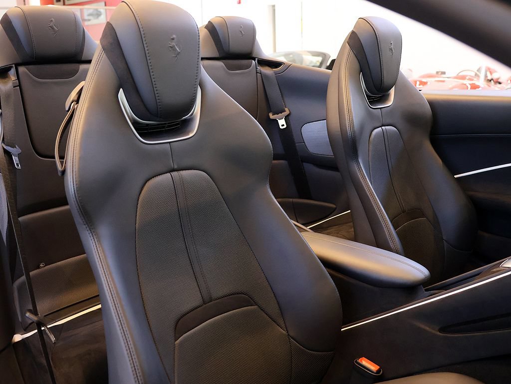 Certified 2024 Ferrari Roma Spider RWD image 38