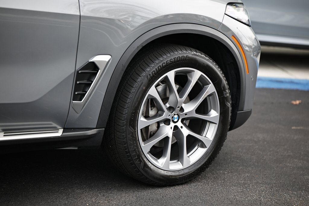 Used 2025 BMW X5 sDrive40i w/ Climate Comfort Package image 6