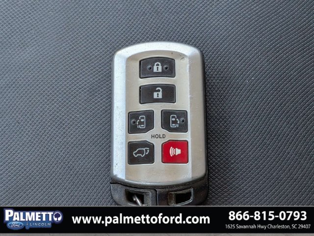 Used 2016 Toyota Sienna XLE FWD image 29