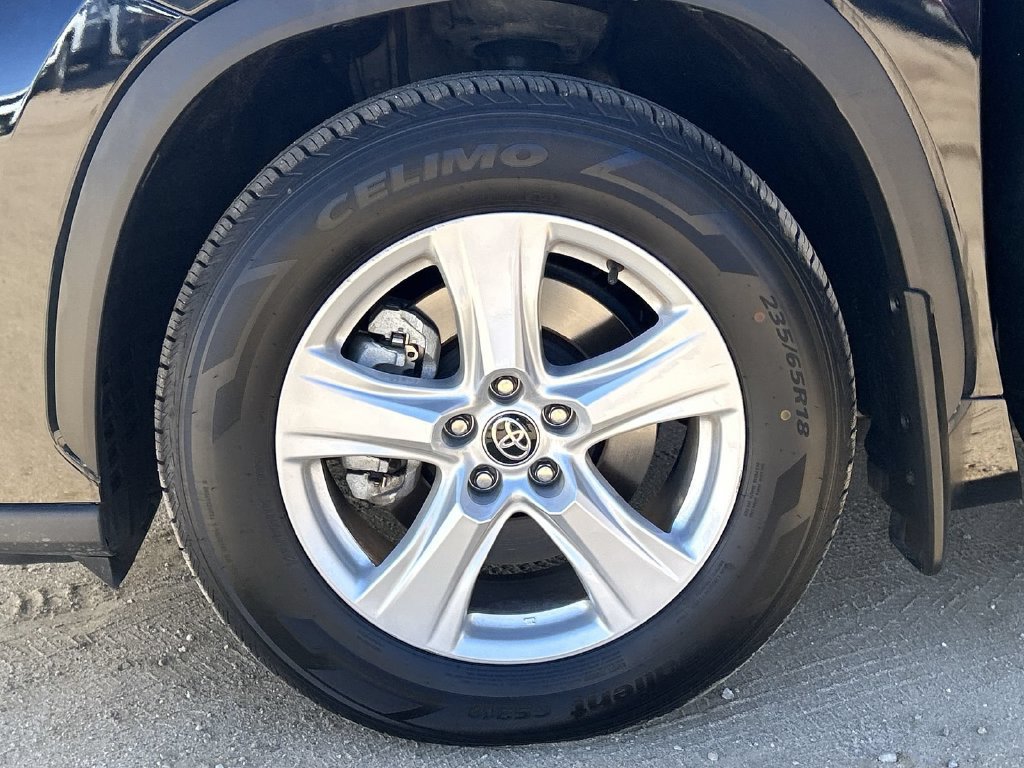 Used 2025 Toyota Highlander LE AWD/4WD image 37