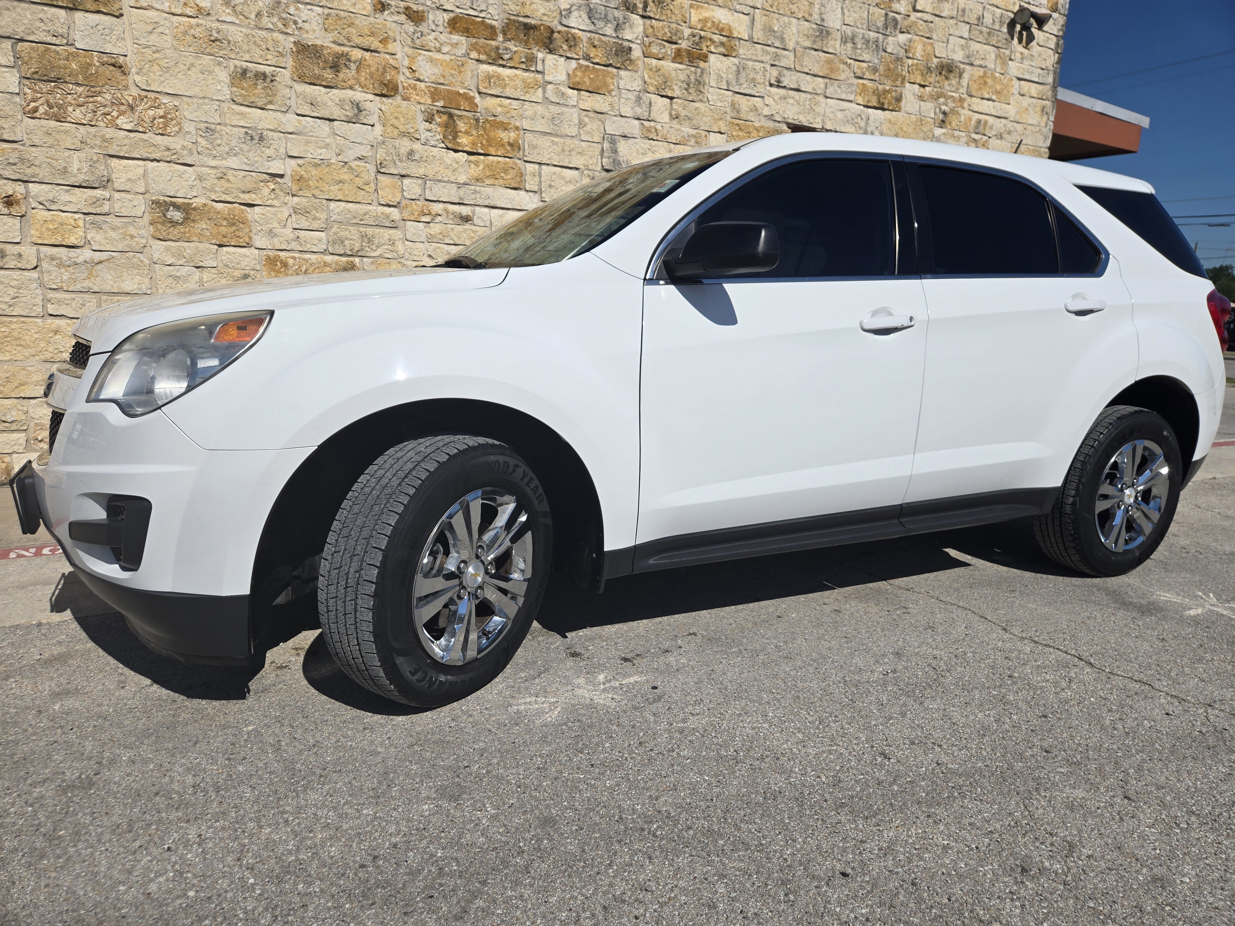 Used 2015 Chevrolet Equinox LS FWD image 2