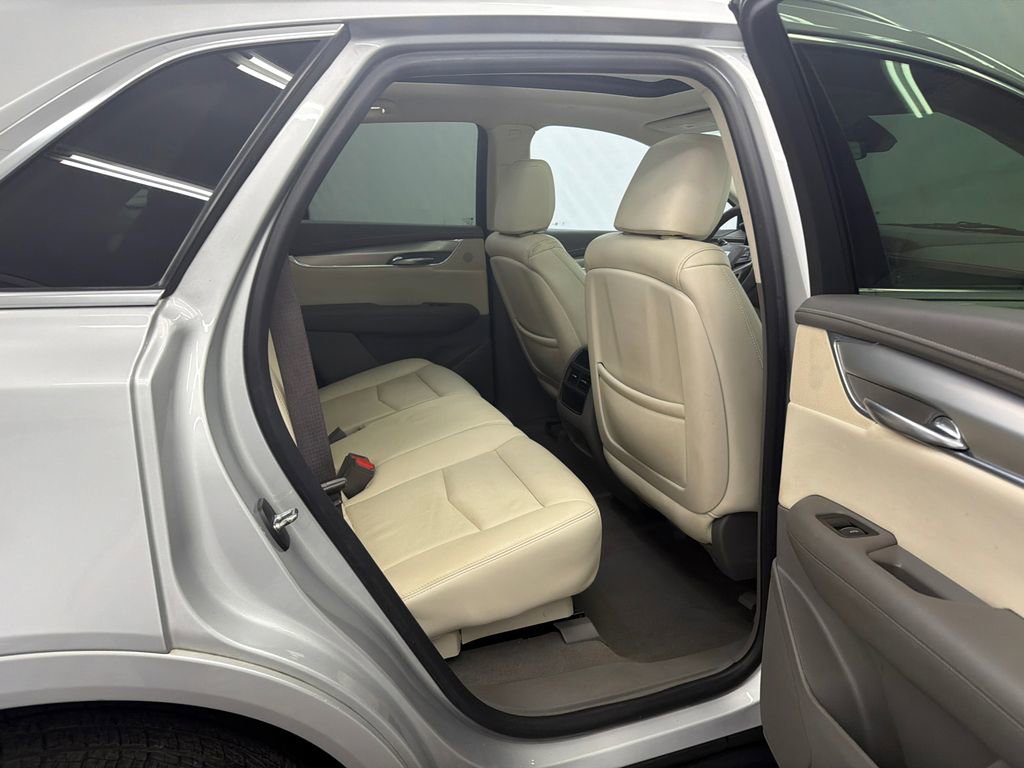 Used 2018 Cadillac XT5 Luxury w/ Driver Awareness Package image 16