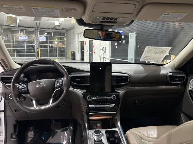 Used 2022 Ford Explorer Platinum w/ Equipment Group 601A image 23