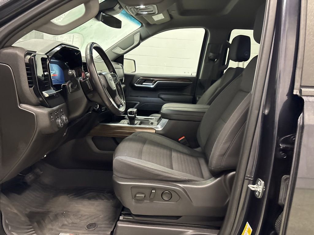 Used 2023 Chevrolet Silverado 1500 RST AWD/4WD image 11