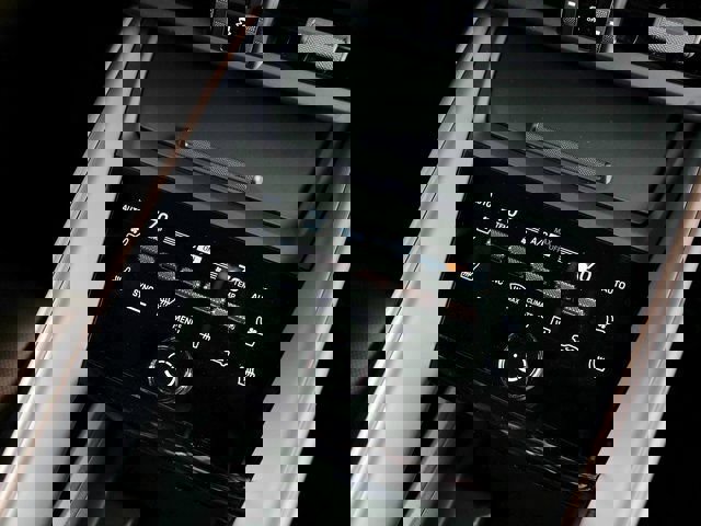 New 2026 Porsche Macan 4 Electric image 17