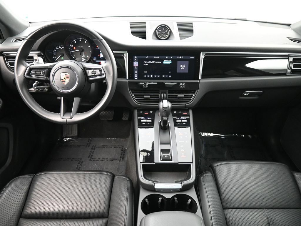 Certified 2023 Porsche Macan AWD/4WD image 6