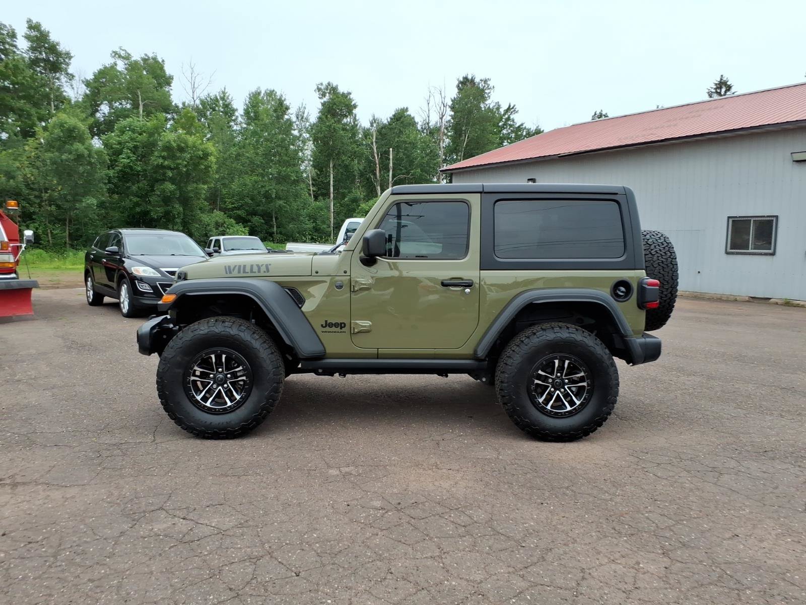 Used 2025 Jeep Wrangler Sport AWD/4WD image 2