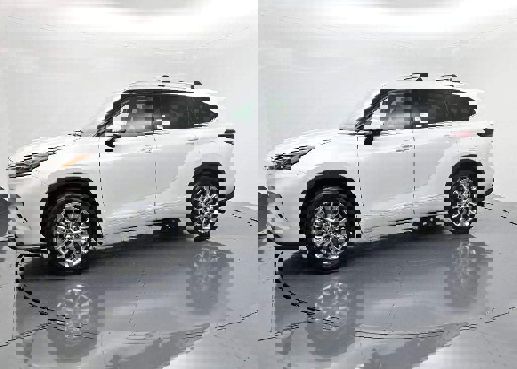 New 2025 Toyota Highlander Limited image 4