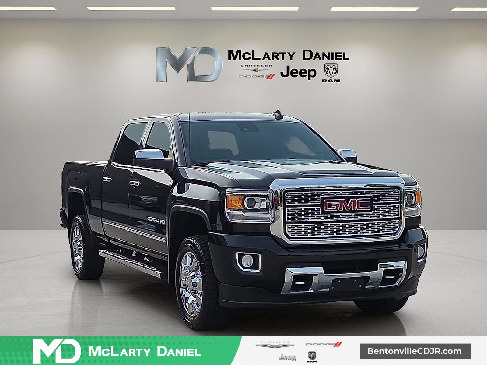 Used 2019 GMC Sierra 2500 Denali w/ Suspension Package, Off-Road AWD/4WD image 1