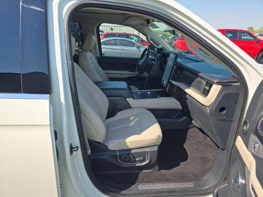 Used 2023 Ford Expedition Max Platinum AWD/4WD image 9