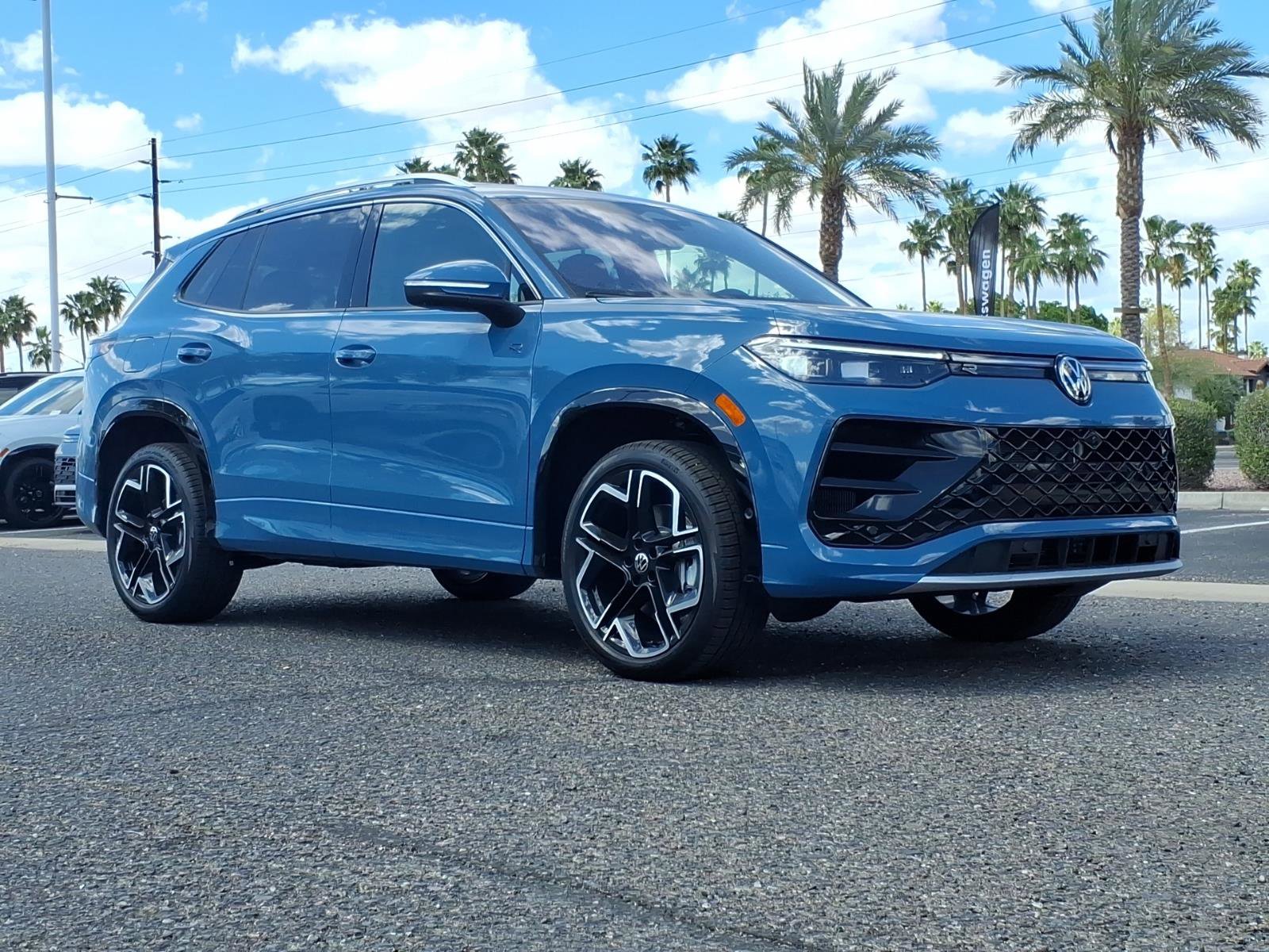 New 2026 Volkswagen Tiguan SEL R-Line image 1
