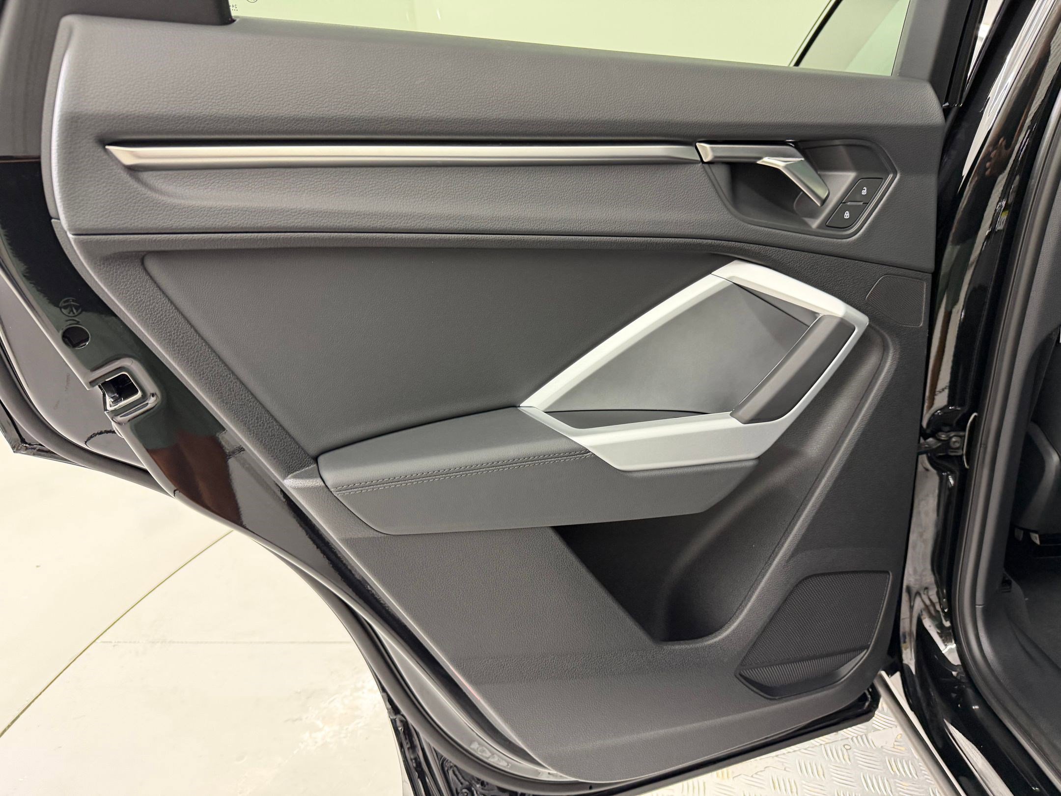 Certified 2025 Audi Q3 2.0T Premium image 26