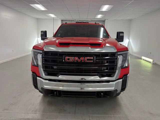 Used 2024 GMC Sierra 3500 Pro w/ Convenience Package image 2