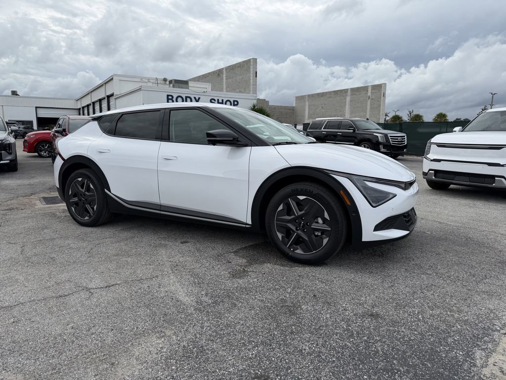 New 2025 Kia EV6 Light w/ Light LR Technology Package image 2