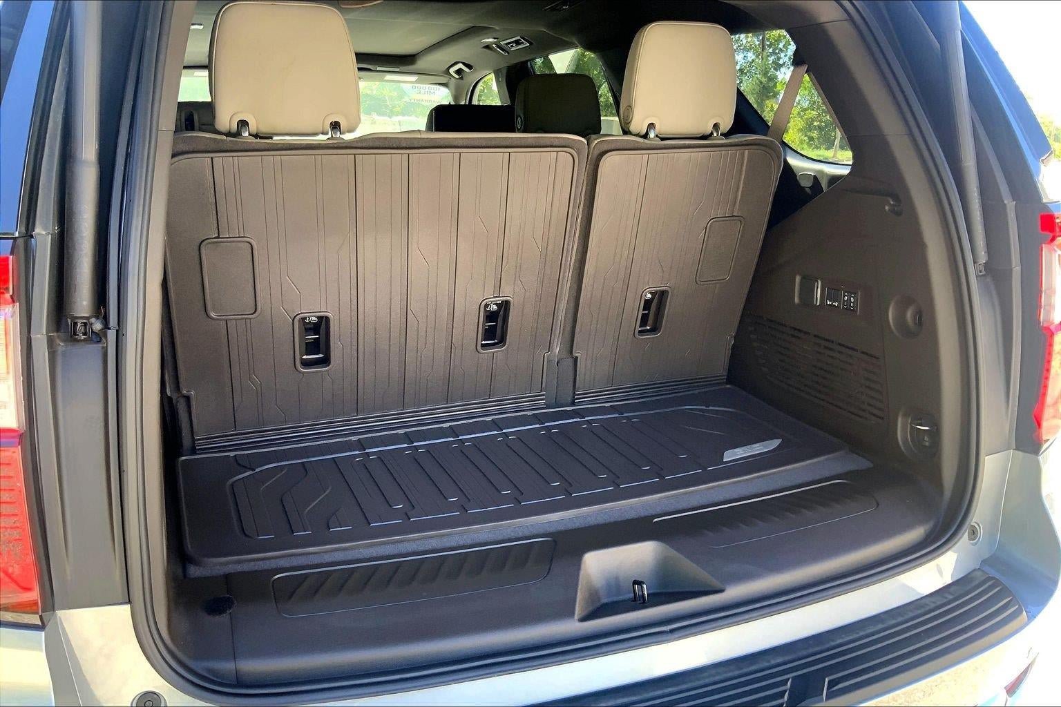 Used 2025 GMC Yukon Elevation w/ Elevation Premium Package AWD/4WD image 4