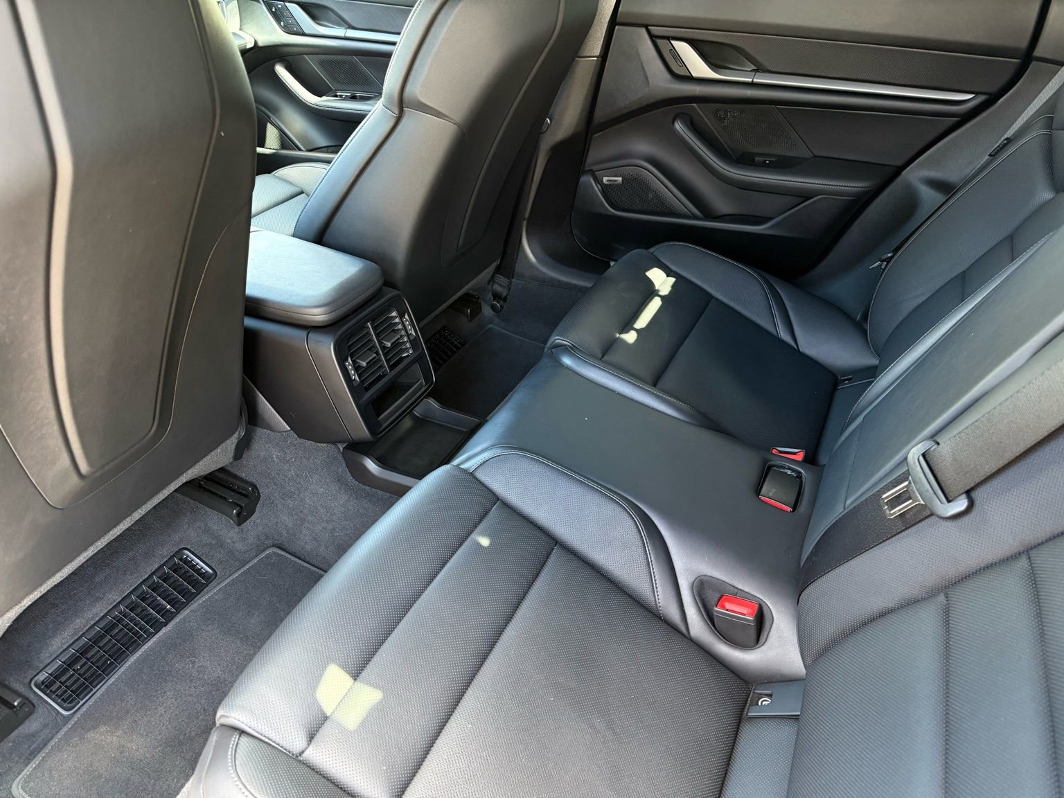 Certified 2025 Porsche Taycan image 29