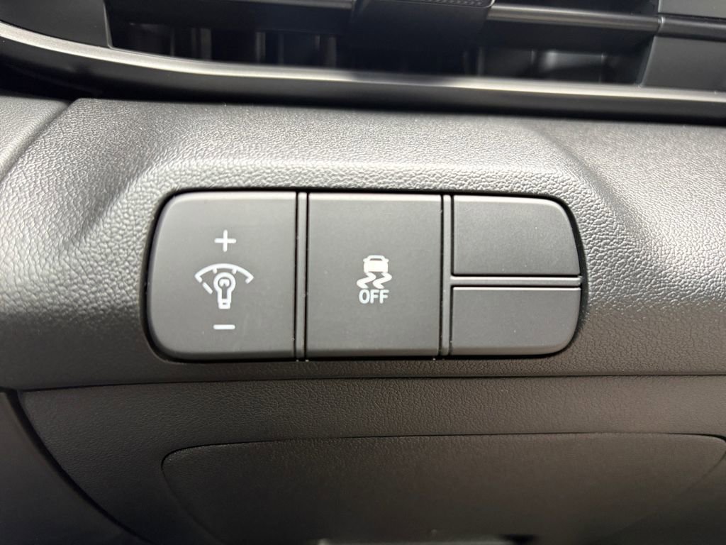 New 2025 Hyundai Elantra Sport image 3