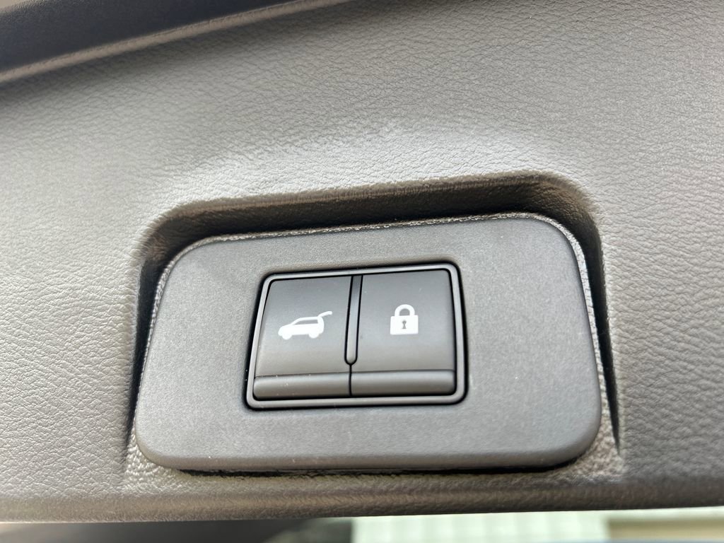 Used 2024 Nissan Rogue SV image 29