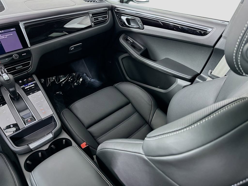 New 2025 Porsche Macan Turbo image 26