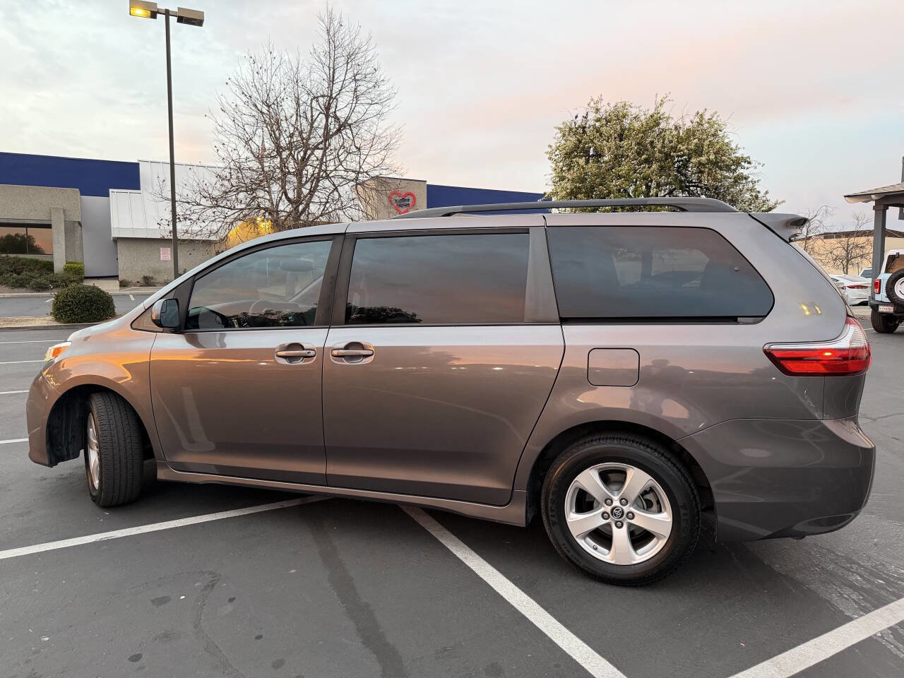 Used 2020 Toyota Sienna LE image 15