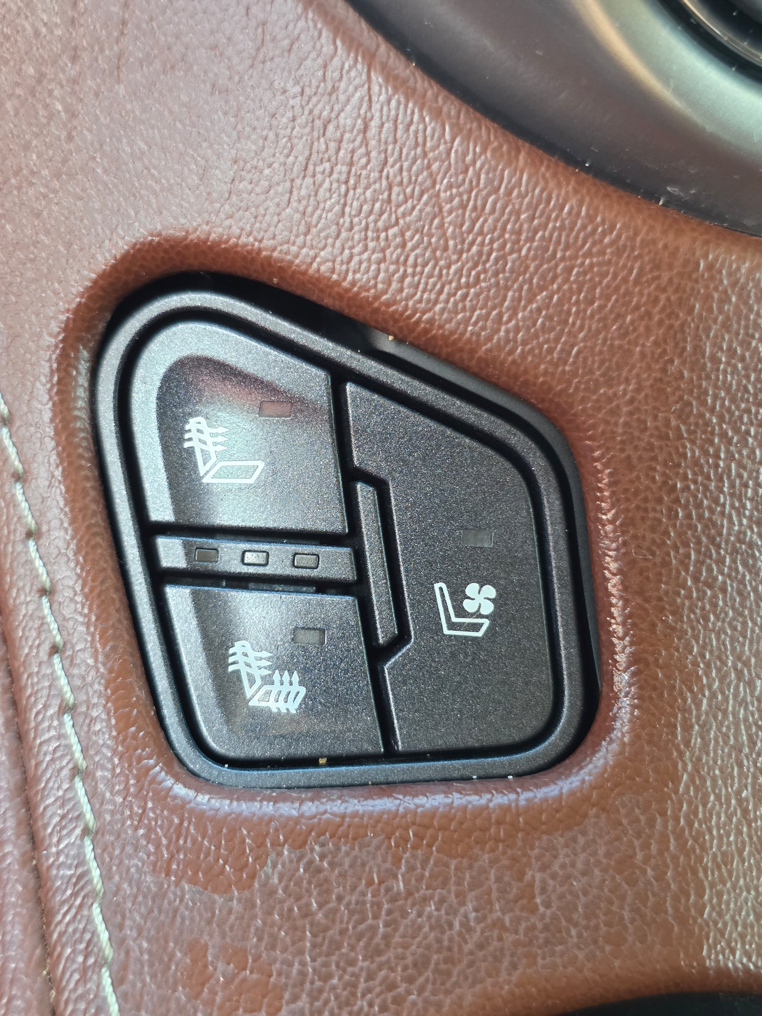 Used 2018 Chevrolet Suburban Premier AWD/4WD image 12