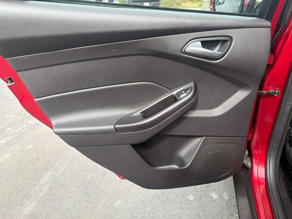 Used 2014 Ford Focus SE FWD image 30