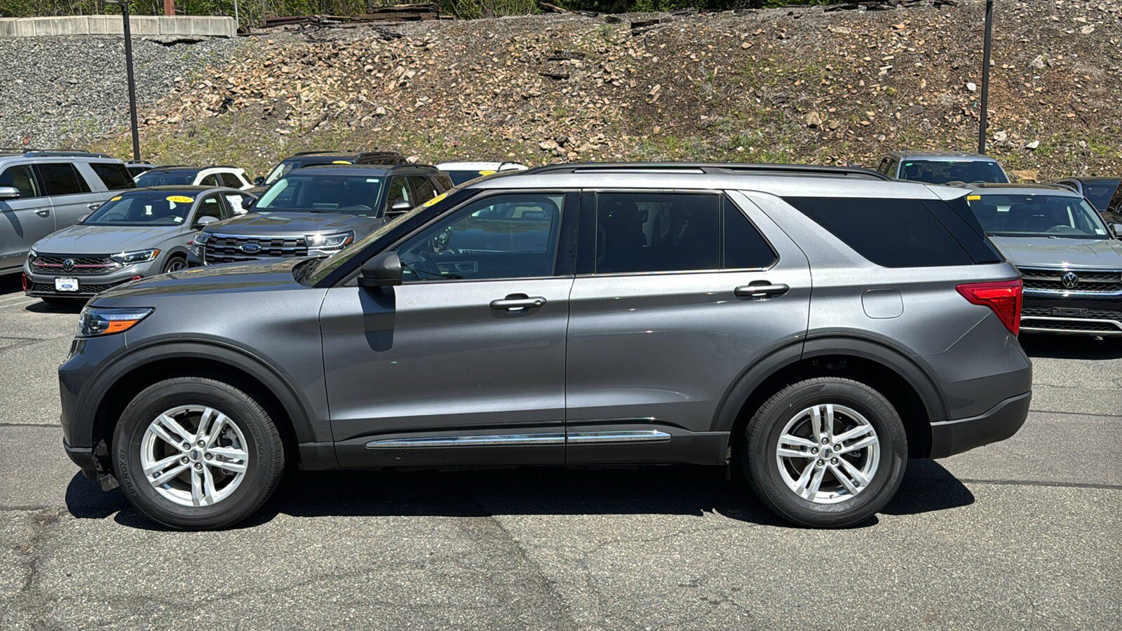 Certified 2022 Ford Explorer XLT w/ Equipment Group 202A AWD/4WD image 2