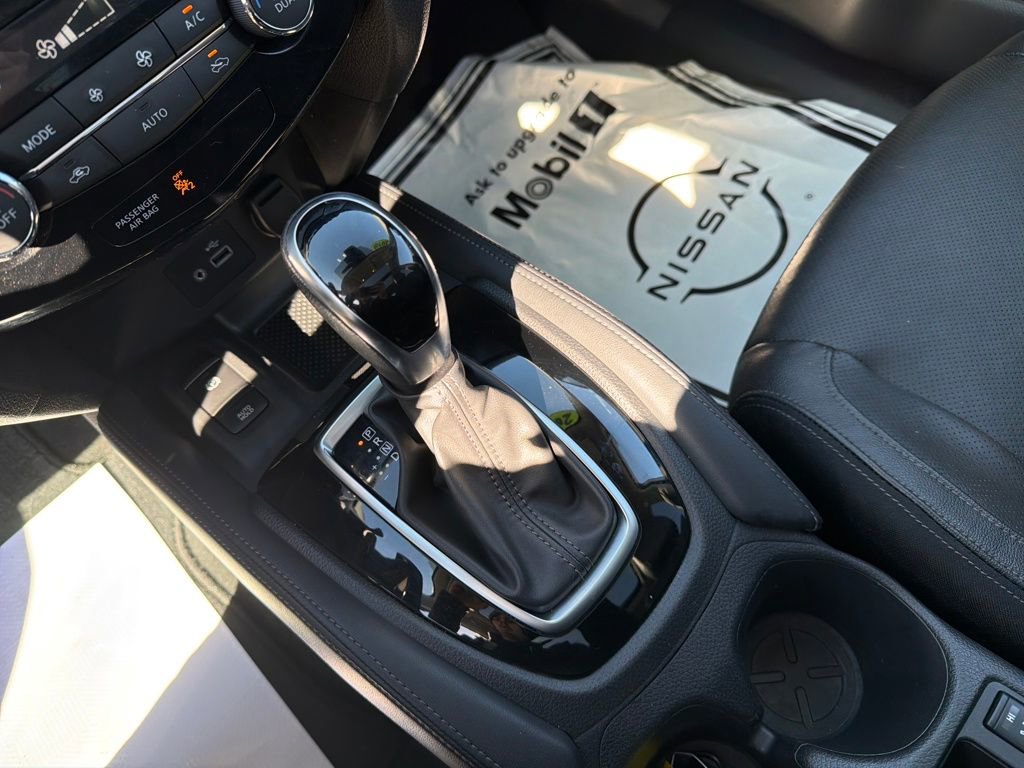 Used 2019 Nissan Rogue SL w/ Premium Package image 25