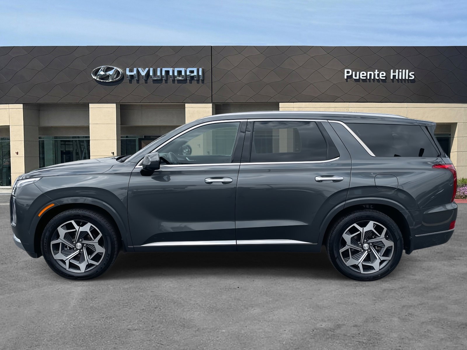 Certified 2021 Hyundai Palisade Calligraphy w/ Cargo Package image 4