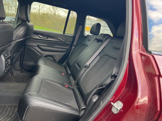 Used 2025 Jeep Grand Cherokee Altitude image 13