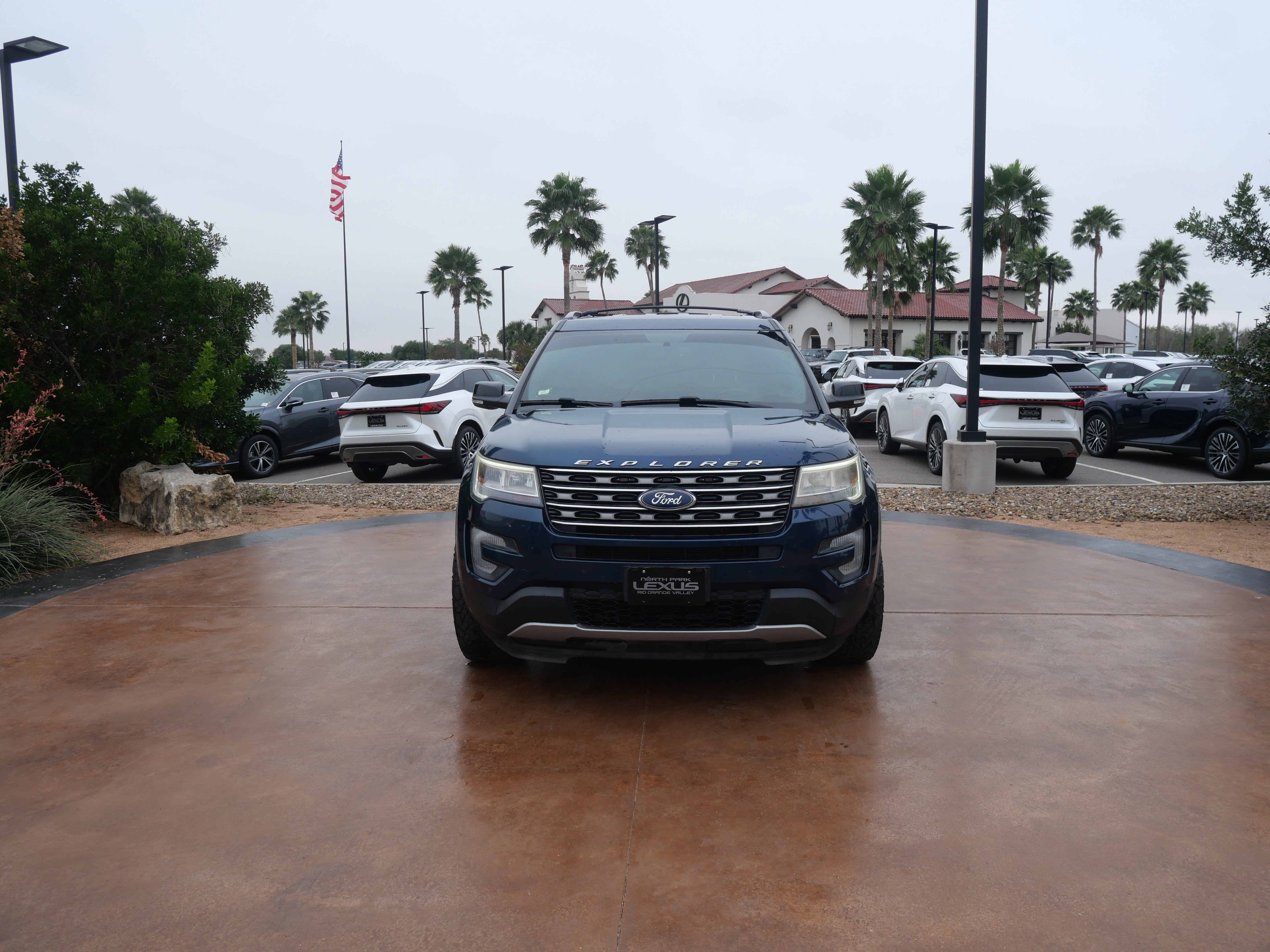 Used 2017 Ford Explorer XLT w/ Equipment Group 202A image 6