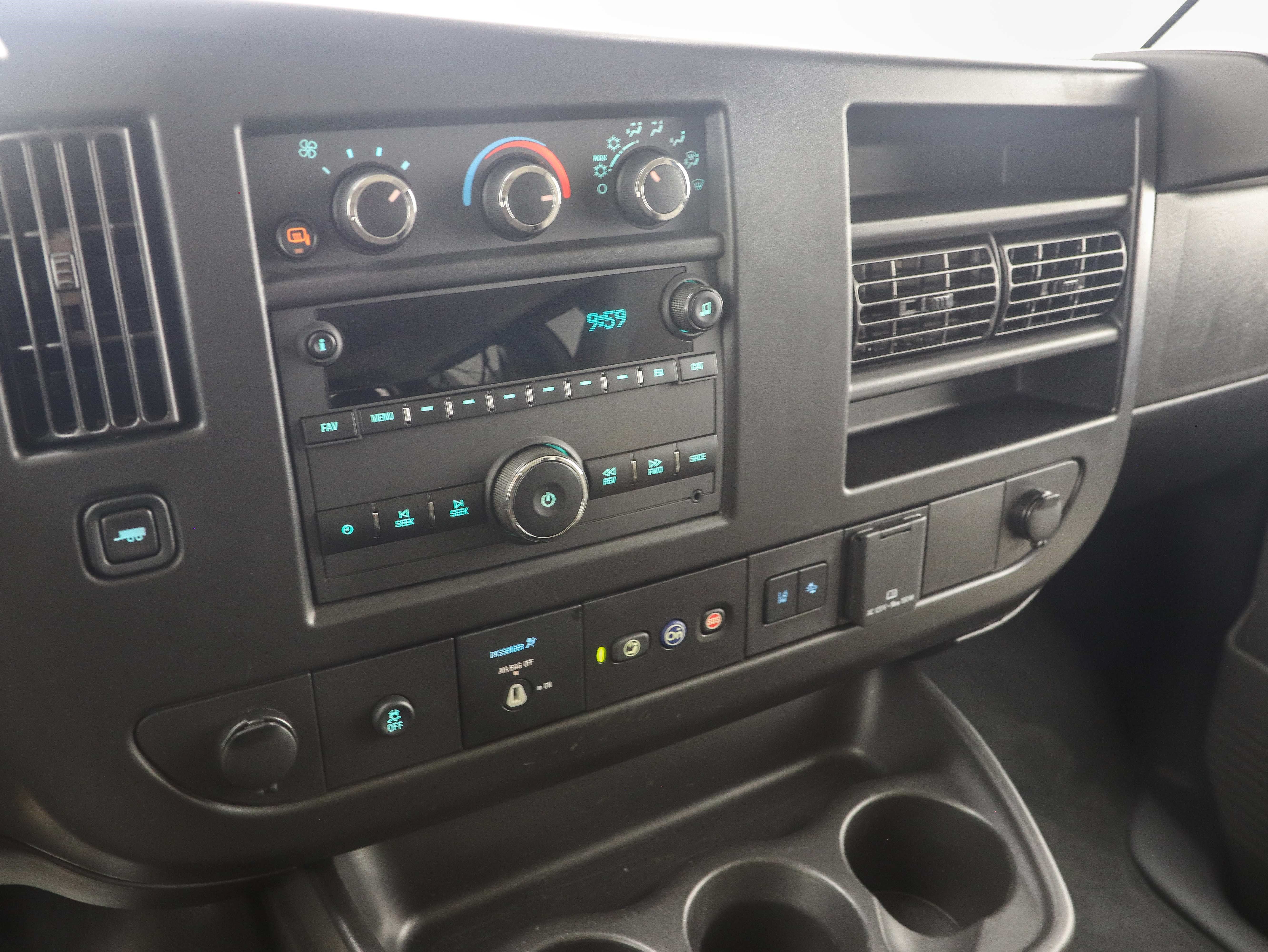 Used 2025 Chevrolet Express 3500 LT w/ LT Preferred Equipment Group RWD image 18