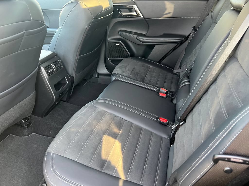 Used 2025 Mitsubishi Outlander SE AWD/4WD image 12