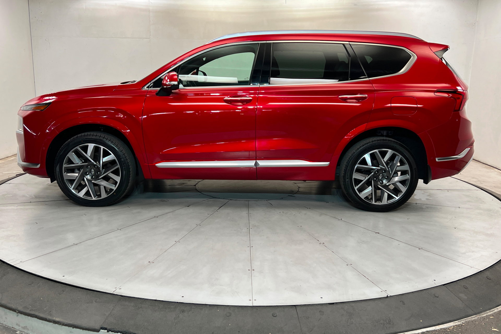 Used 2023 Hyundai Santa Fe Calligraphy w/ Cargo Package AWD/4WD image 2